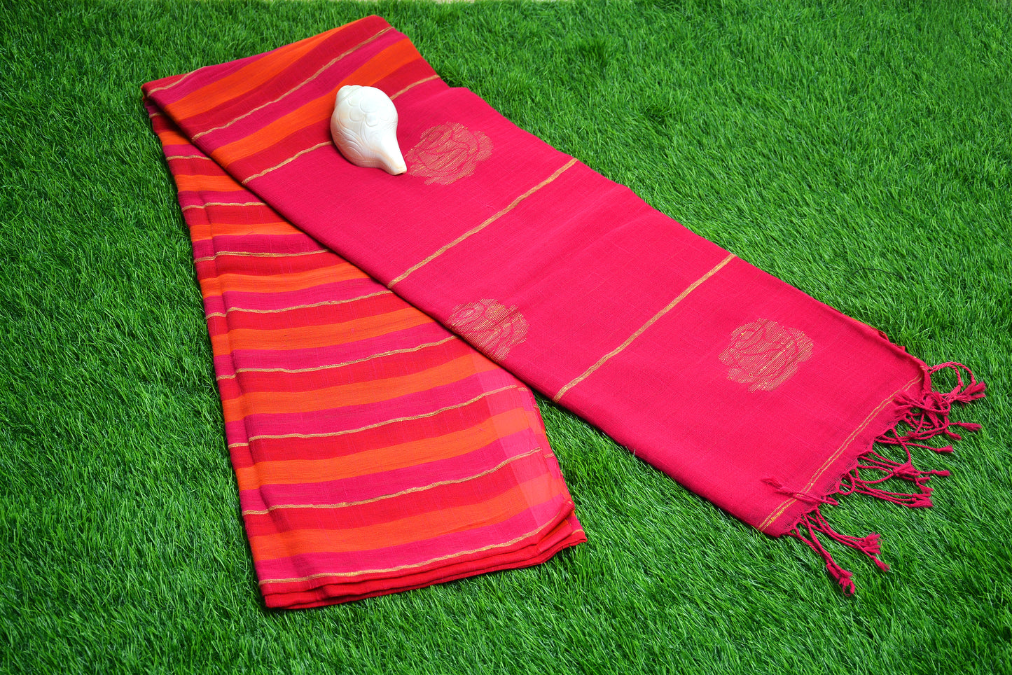 Handloom Linen Saree in a Striped Pattern