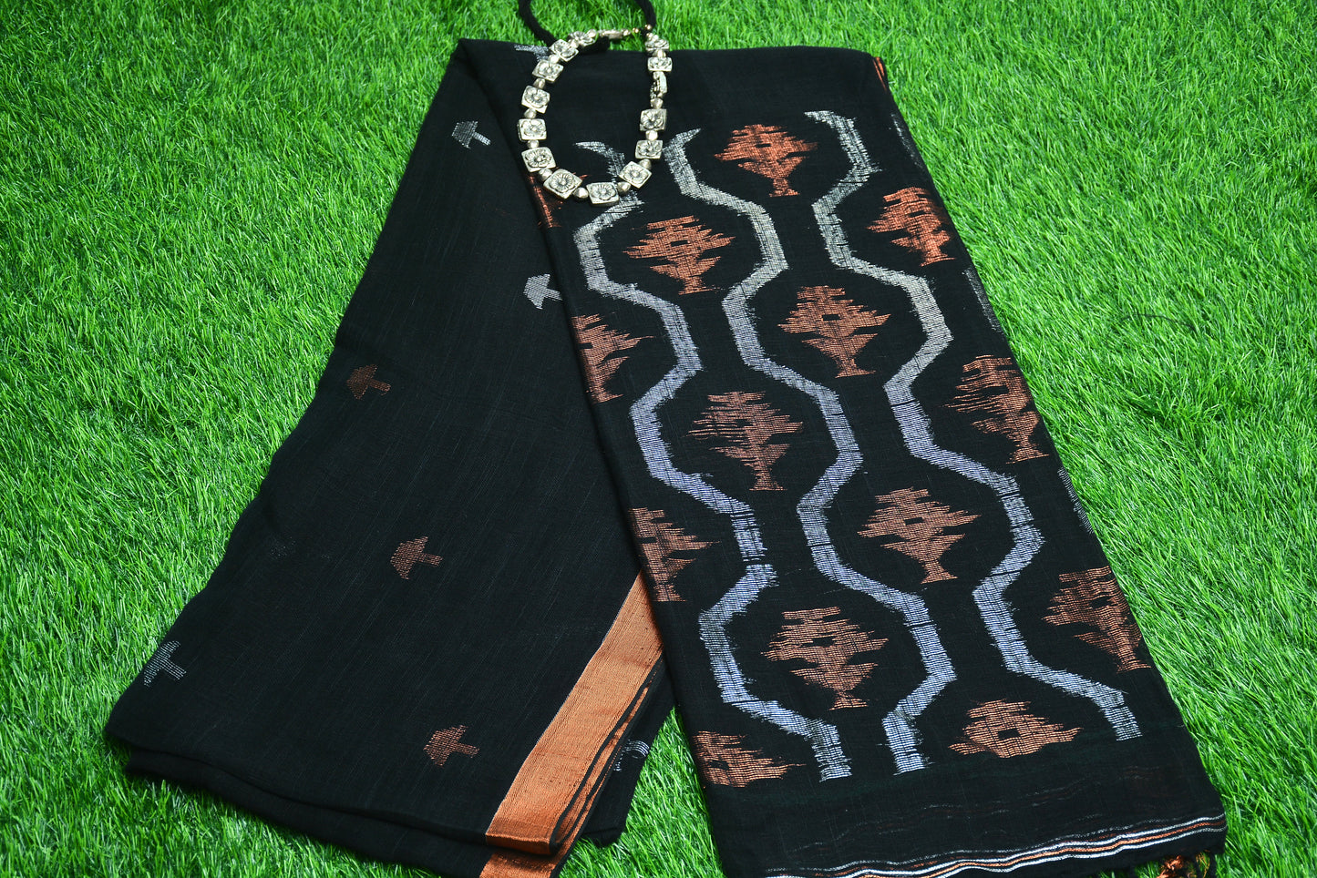 Handloom Linen Sarees with butas