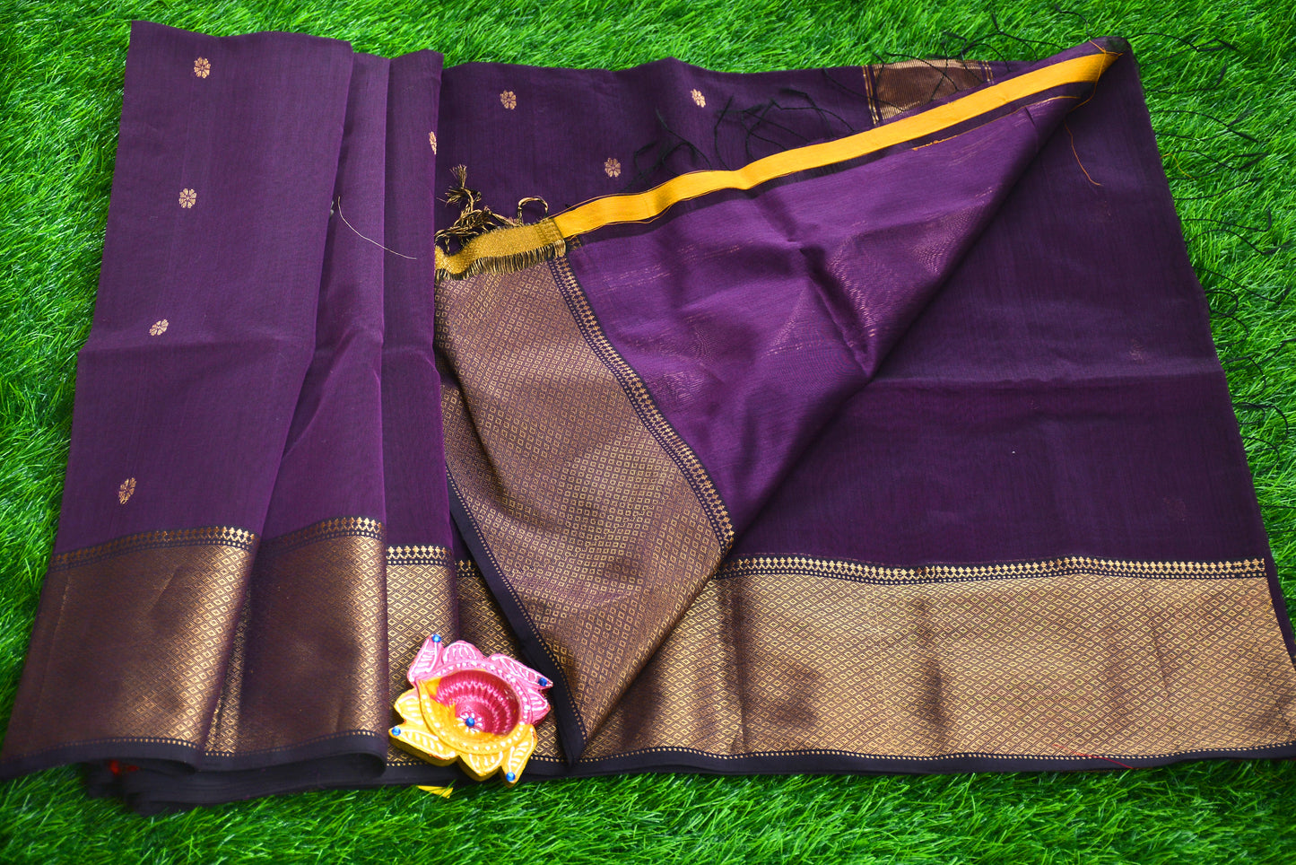 Pure Maheshwari Handloom Saree with big border