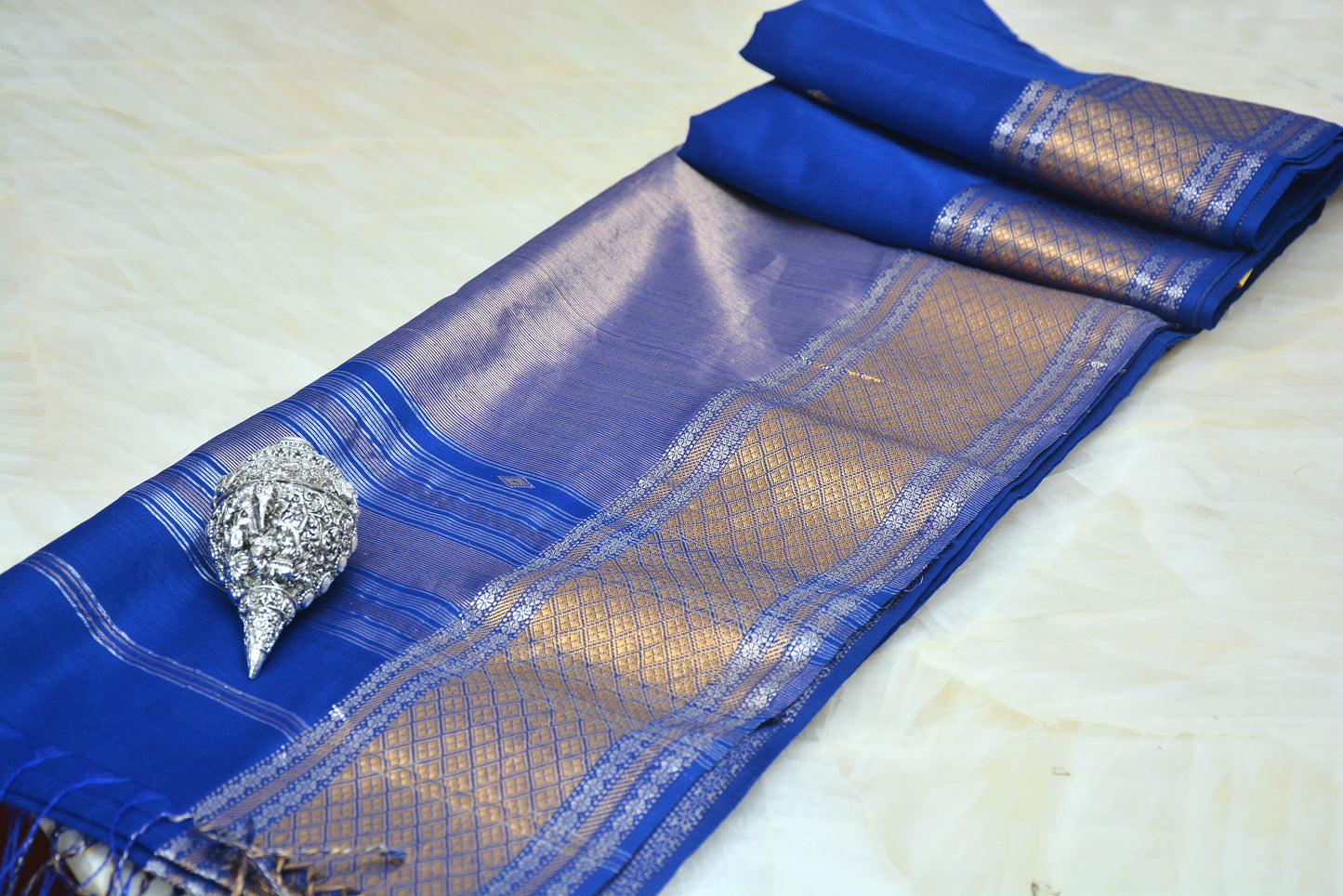 Maheshwari Handloom Saree with tissue pallu