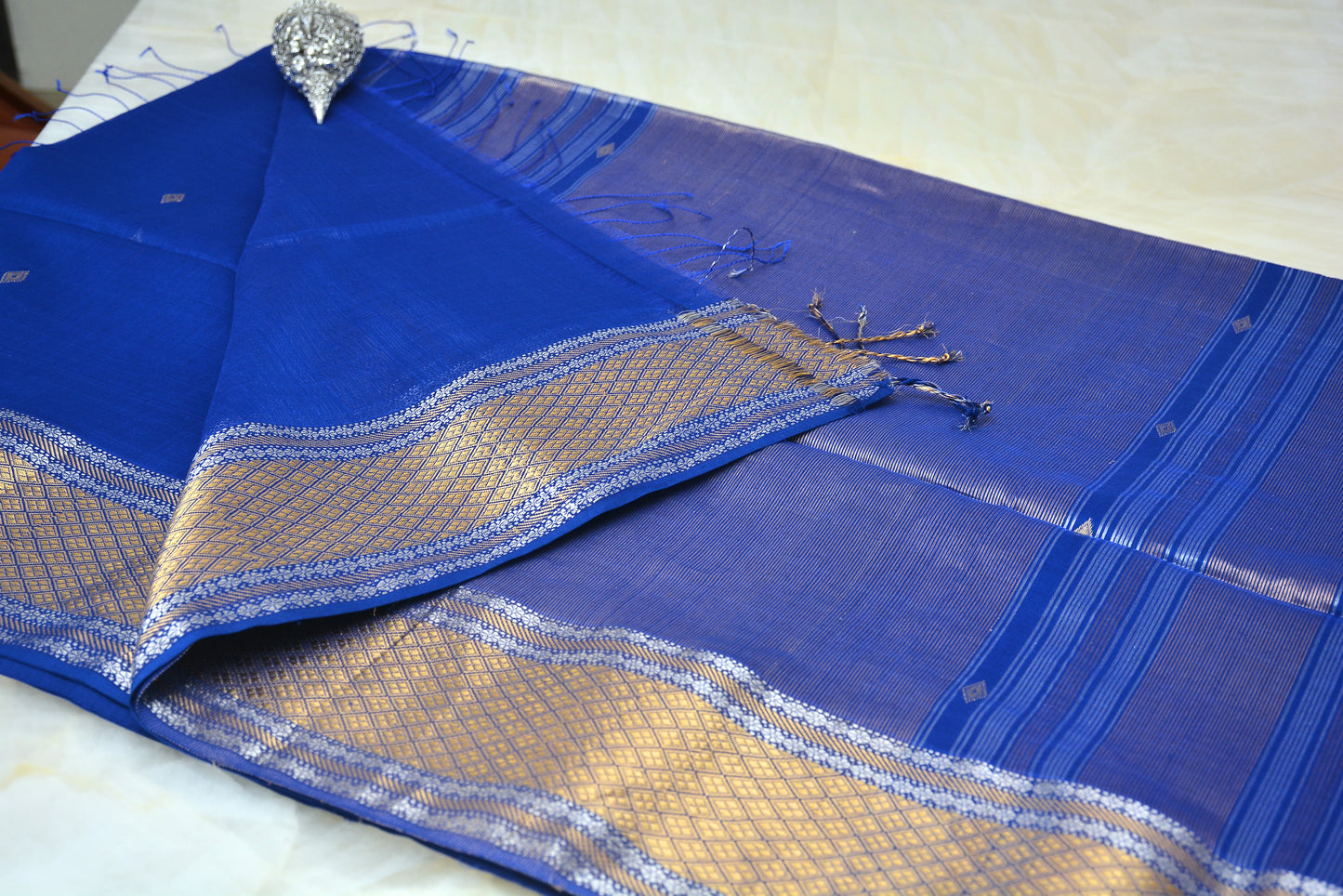 Maheshwari Handloom Saree with tissue pallu