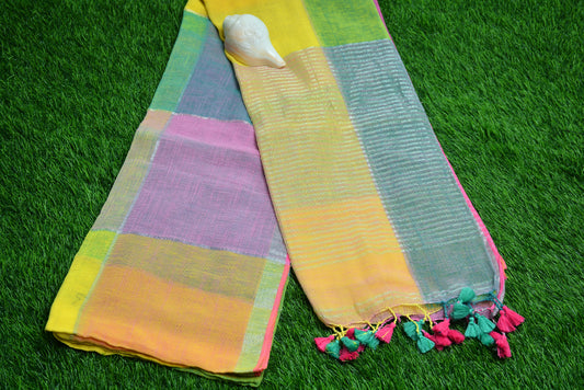 Handloom linen Saree in a Checked Pattern