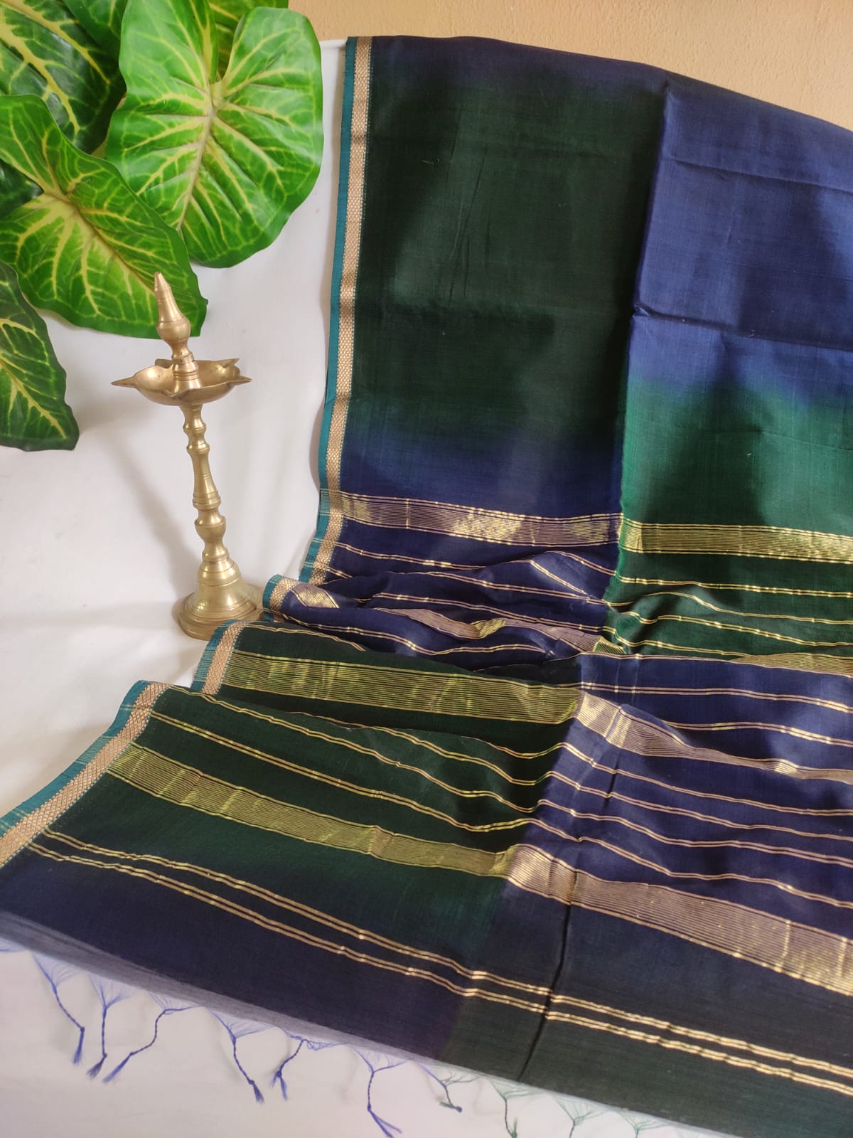 Handloom Maheshwari Dual Tone Saree